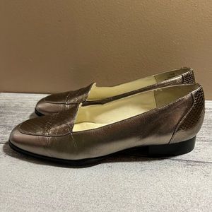 Nordstrom Womens Gold Metallic Slip On Loafer  7.5 N Croc Embossed Almond Toe